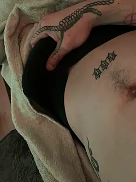 Snapshot of Piratee666 chatting on February 5, 2:38 am Piratee666 online show from February 5, 2:38 am