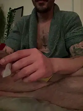 Snapshot of Piratee666 chatting on February 26, 10:42 pm Piratee666 online show from February 26, 10:42 pm