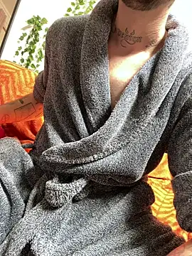 Piratee666 online show from April 2, 11:19 am