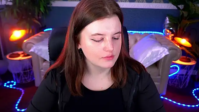 Snapshot of KristiFoxy chatting on February 27, 1:33 pm KristiFoxy online show from February 27, 1:33 pm