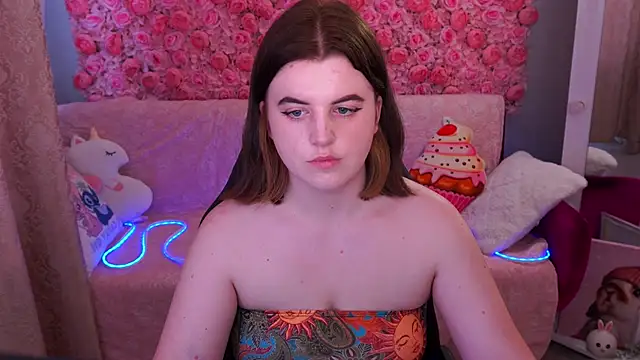Snapshot of KristiFoxy chatting on May 14, 2:02 pm KristiFoxy online show from May 14, 2:02 pm