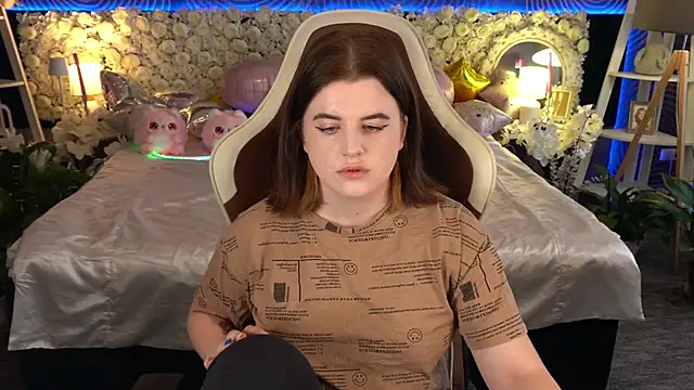 Snapshot of KristiFoxy chatting on May 24, 12:32 pm KristiFoxy online show from May 24, 12:32 pm