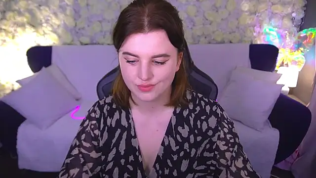 Snapshot of KristiFoxy chatting on June 12, 12:26 pm KristiFoxy online show from June 12, 12:26 pm