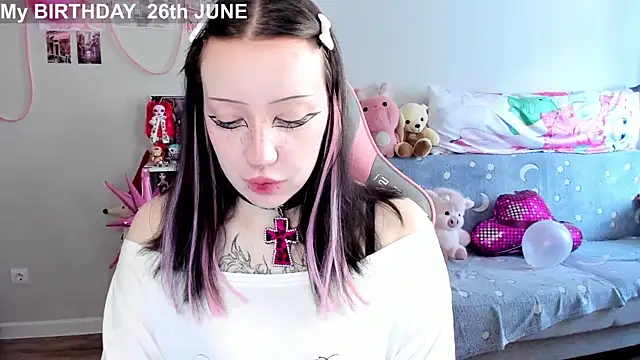 Snapshot of MollysLand chatting on June 25, 8:41 am MollysLand online show from June 25, 8:41 am