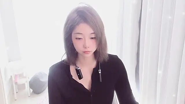Snapshot of hotgirl0111 chatting on May 8, 8:08 am hotgirl0111 online show from May 8, 8:08 am