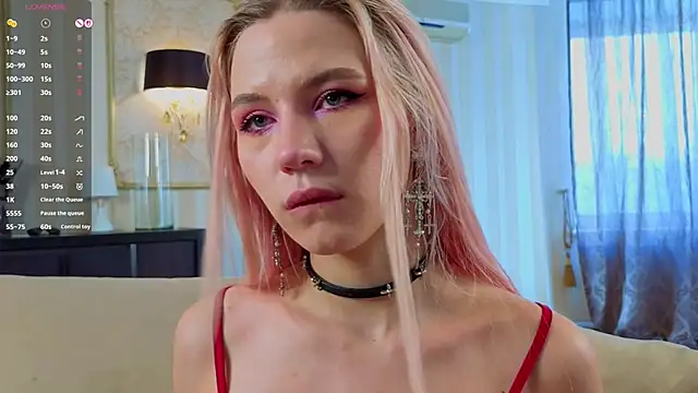 Snapshot of SimonaKaroly chatting on February 23, 8:12 am SimonaKaroly online show from February 23, 8:12 am