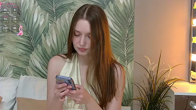 Snapshot of EmmaSagge chatting on February 8, 6:28 am EmmaSagge online show from February 8, 6:28 am