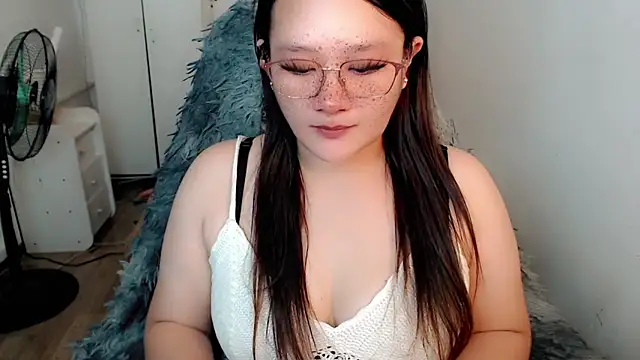 UrLovelyWetPussy online show from March 12, 6:41 am