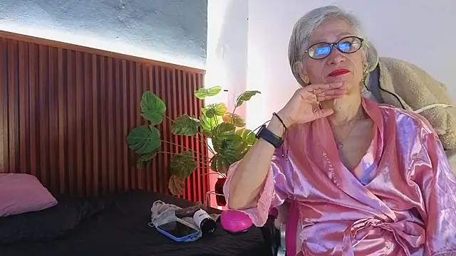 Snapshot of miss_monserrate01 chatting on February 11, 1:05 pm miss monserrate01 online show from February 11, 1:05 pm