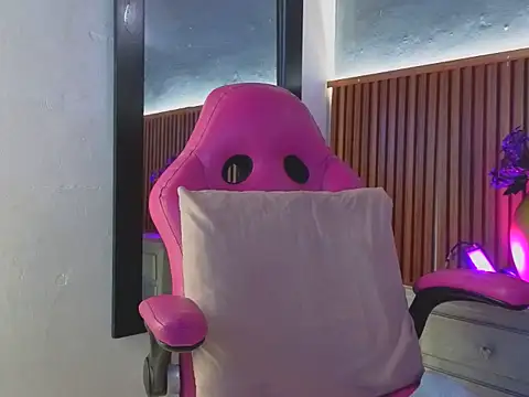 Snapshot of miss_monserrate01 chatting on February 21, 12:50 pm miss monserrate01 online show from February 21, 12:50 pm