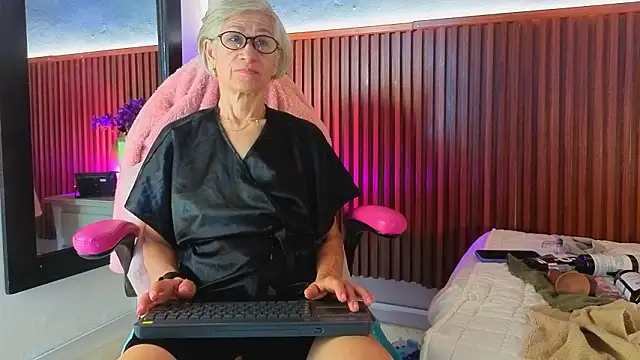 Snapshot of miss_monserrate01 chatting on February 23, 1:52 pm miss monserrate01 online show from February 23, 1:52 pm