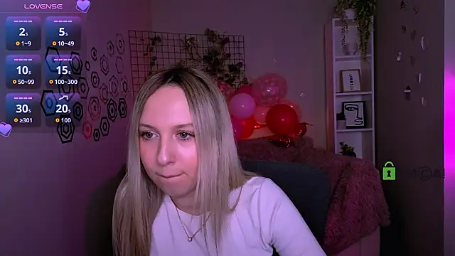 Snapshot of tiffani_murr chatting on February 20, 8:09 pm tiffani murr online show from February 20, 8:09 pm