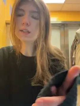 Snapshot of Bubble_Chloe chatting on February 12, 12:11 pm Bubble Chloe online show from February 12, 12:11 pm