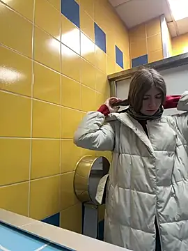 Snapshot of Bubble_Chloe chatting on February 14, 8:22 am Bubble Chloe online show from February 14, 8:22 am