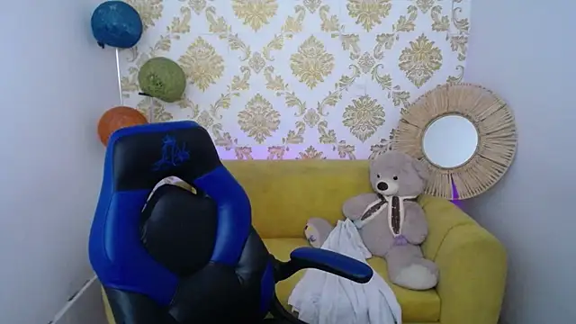 Snapshot of ALISS_M_ chatting on February 14, 9:11 pm ALISS M online show from February 14, 9:11 pm