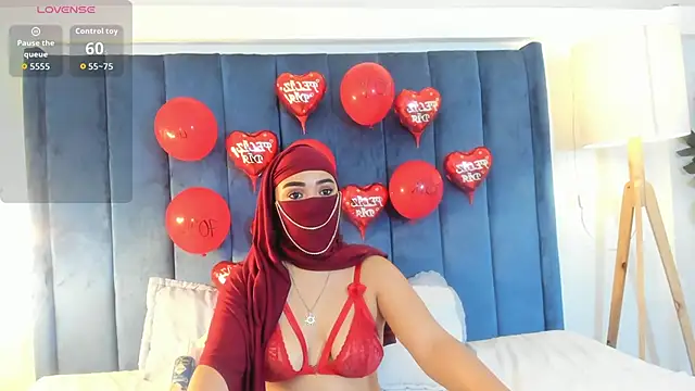 Snapshot of fatimarab__ chatting on February 14, 4:20 am fatimarab online show from February 14, 4:20 am