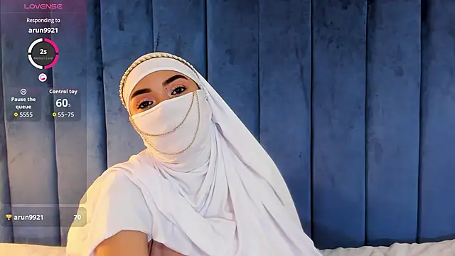 Snapshot of fatimarab__ chatting on February 21, 3:40 am fatimarab online show from February 21, 3:40 am