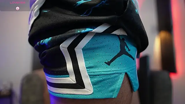 TaylerCross  online show from February 26, 6:40 pm