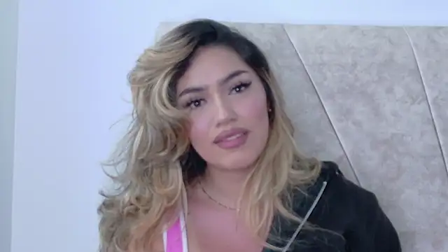 Maddy Beluci online show from May 27, 10:29 pm