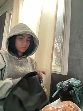 Snapshot of Sara_Fernandez_ chatting on February 19, 1:29 pm Sara Fernandez online show from February 19, 1:29 pm