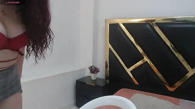 Snapshot of CarolRousee chatting on February 6, 7:17 pm CarolRousee online show from February 6, 7:17 pm