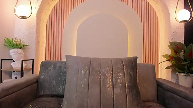 Snapshot of violet_scott_ chatting on February 25, 10:03 am violet scott online show from February 25, 10:03 am