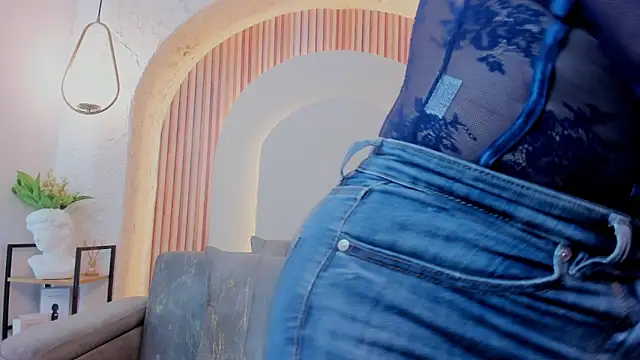 violet scott  online show from March 24, 10:31 am