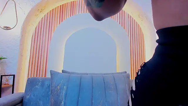 violet scott  online show from March 25, 10:21 am