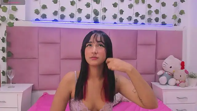 Snapshot of LeslieCute69 chatting on March 2, 7:32 pm LeslieCute69 online show from March 2, 7:32 pm