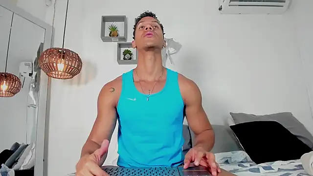 Snapshot of Royland_Vega chatting on February 5, 11:48 am Royland Vega online show from February 5, 11:48 am