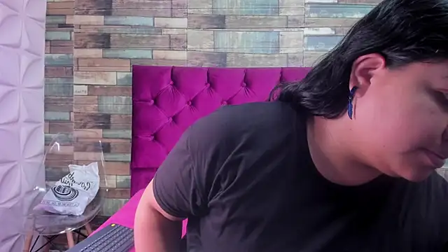 Snapshot of Carolina-Lenon chatting on February 25, 7:34 pm Carolina-Lenon online show from February 25, 7:34 pm