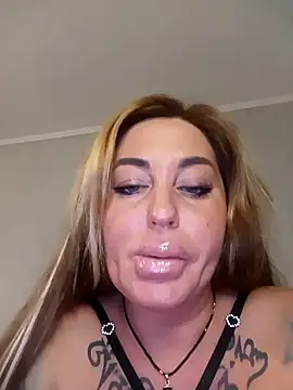 MiaMooly online show from November 30, 2:32 pm