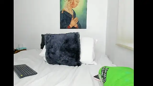 Snapshot of candy_jeremy11 chatting on February 18, 1:12 am candy jeremy11 online show from February 18, 1:12 am