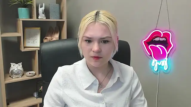 SweetLilyxo online show from February 27, 2:39 pm