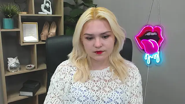 SweetLilyxo online show from March 22, 8:18 am