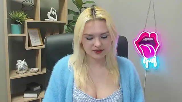 SweetLilyxo online show from April 16, 6:25 am