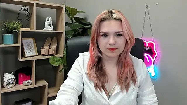 Snapshot of SweetLilyxo chatting on July 3, 6:31 am SweetLilyxo online show from July 3, 6:31 am