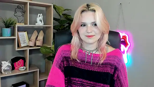 Snapshot of SweetLilyxo chatting on July 5, 1:51 pm SweetLilyxo online show from July 5, 1:51 pm