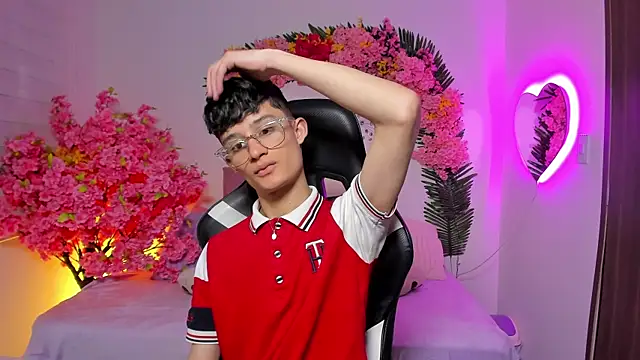 Patrick Howland  online show from April 8, 9:15 pm