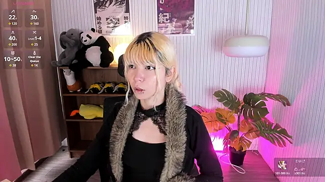 Snapshot of Laukyubey1 chatting on February 13, 7:32 pm Laukyubey1 online show from February 13, 7:32 pm