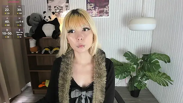 Snapshot of Laukyubey1 chatting on February 17, 8:26 pm Laukyubey1 online show from February 17, 8:26 pm