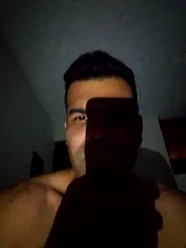 Snapshot of thom_1 chatting on February 10, 6:17 am thom 1 online show from February 10, 6:17 am