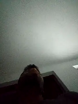 Snapshot of thom_1 chatting on February 20, 1:24 am thom 1 online show from February 20, 1:24 am