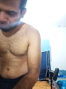 Snapshot of thom_1 chatting on February 21, 1:28 am thom 1 online show from February 21, 1:28 am