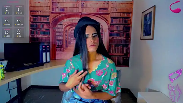 Snapshot of Gata_Salvaje__ chatting on February 8, 3:32 am Gata Salvaje online show from February 8, 3:32 am