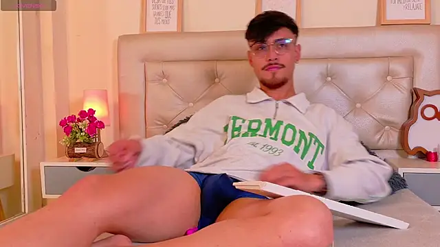 Aiden Gray online show from February 27, 3:56 pm