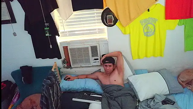 Snapshot of JokerAndyKenwood chatting on February 23, 2:47 pm JokerAndyKenwood online show from February 23, 2:47 pm