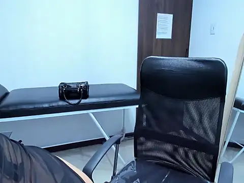 Snapshot of ZombitchX chatting on February 13, 4:41 am ZombitchX online show from February 13, 4:41 am