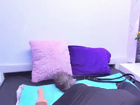 Snapshot of ZombitchX chatting on February 21, 5:52 am ZombitchX online show from February 21, 5:52 am