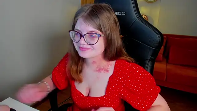 ChloeHalses online show from March 7, 6:05 pm